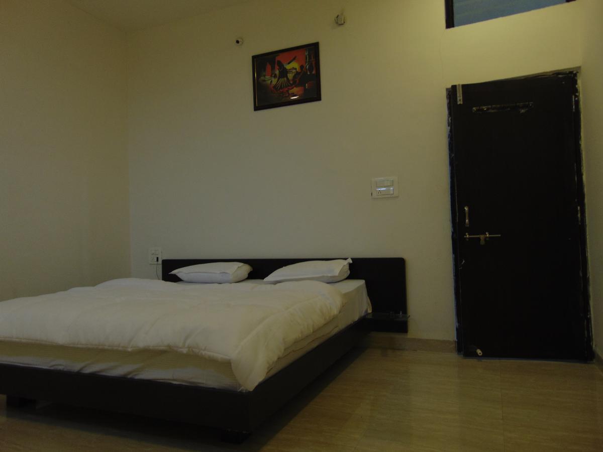Hotel Kalajanki Ujjain Buitenkant foto